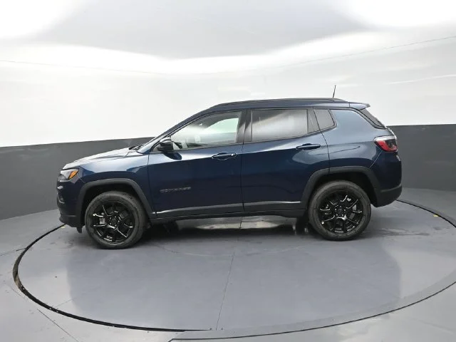 New 2026 Fathom Blue Pearl-Coat Exterior Paint Jeep Latitude image 5