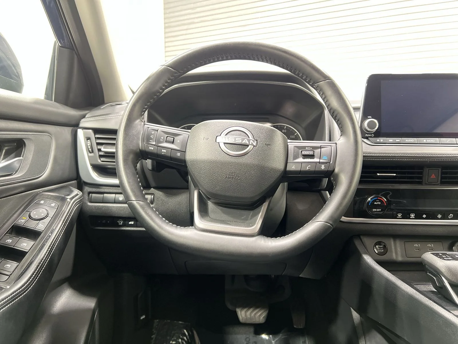 2025 Nissan Rogue SV - Photo 14