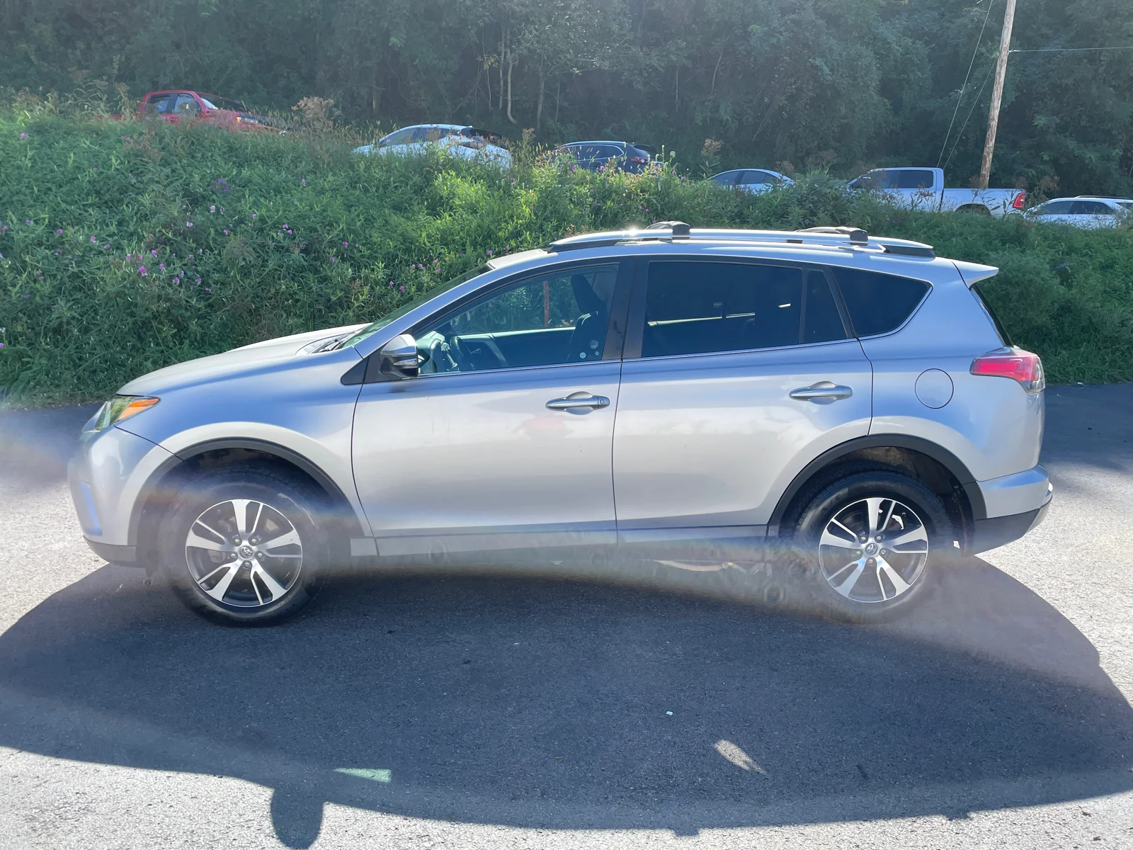Used 2016 Silver Sky Metallic Toyota XLE image 9