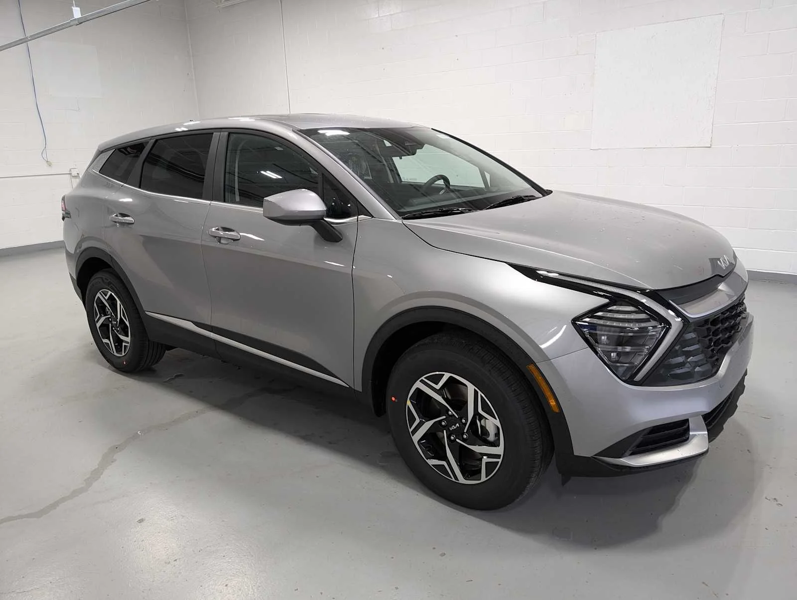 Used 2025 Steel Gray Kia LX image 6