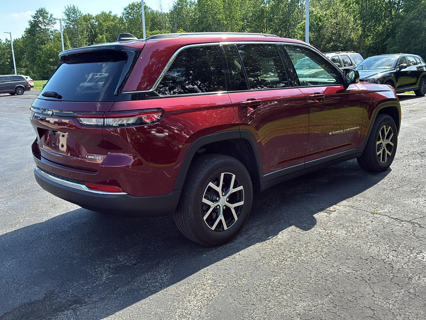 Used 2023  Jeep  image 16