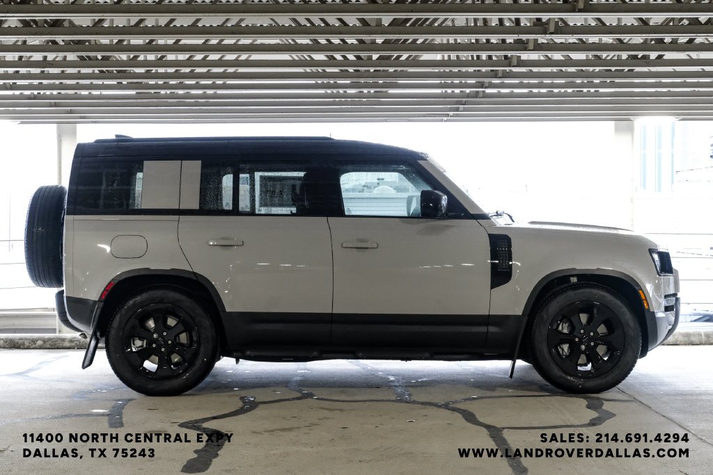 New 2026 Borasco Grey Metallic Land Rover S image 5