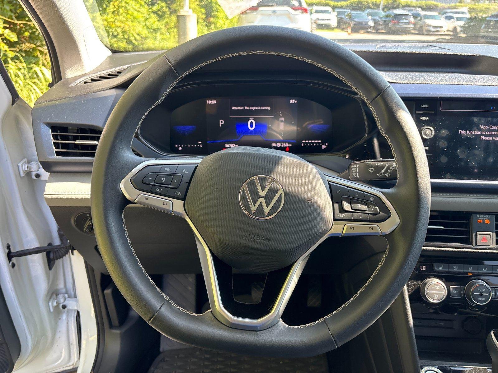 Used 2024 Pure White Volkswagen SE image 18