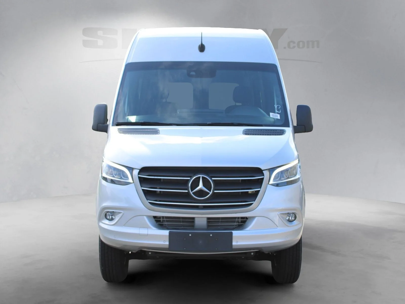Used 2022  Mercedes-Benz Crew 144 WB image 13