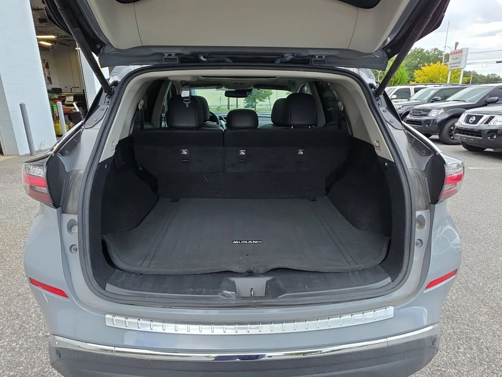 Used 2021 Gray Nissan SL image 9