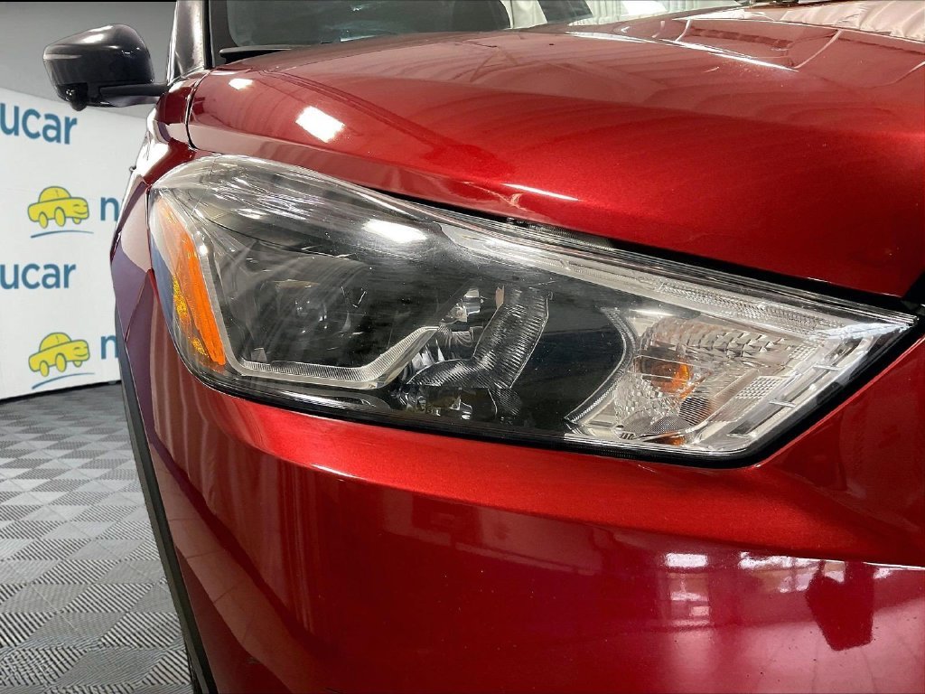 Used 2019 Red Nissan SR image 33