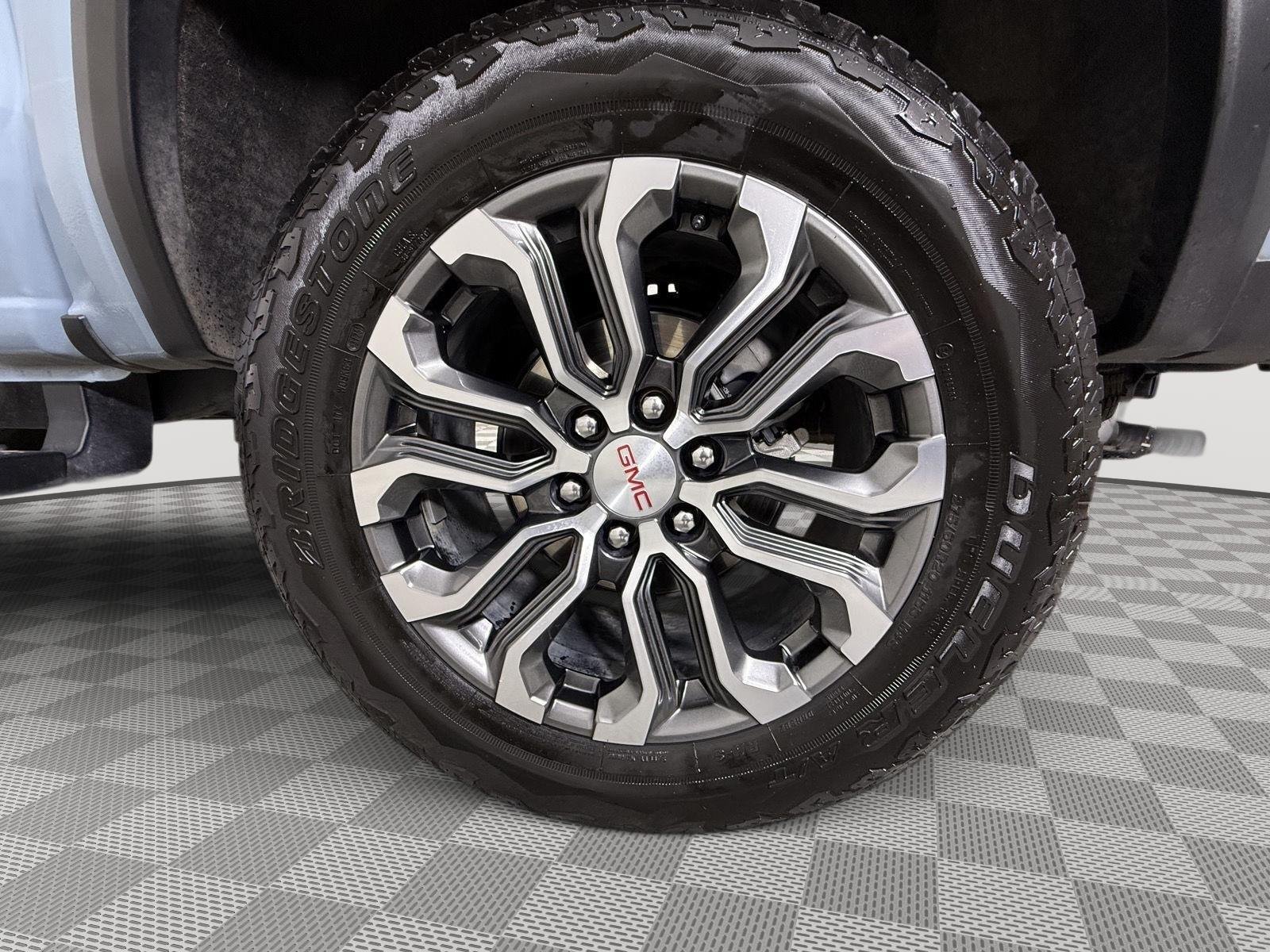 Used 2026 Glacier Metallic GMC 4WD Denali image 9