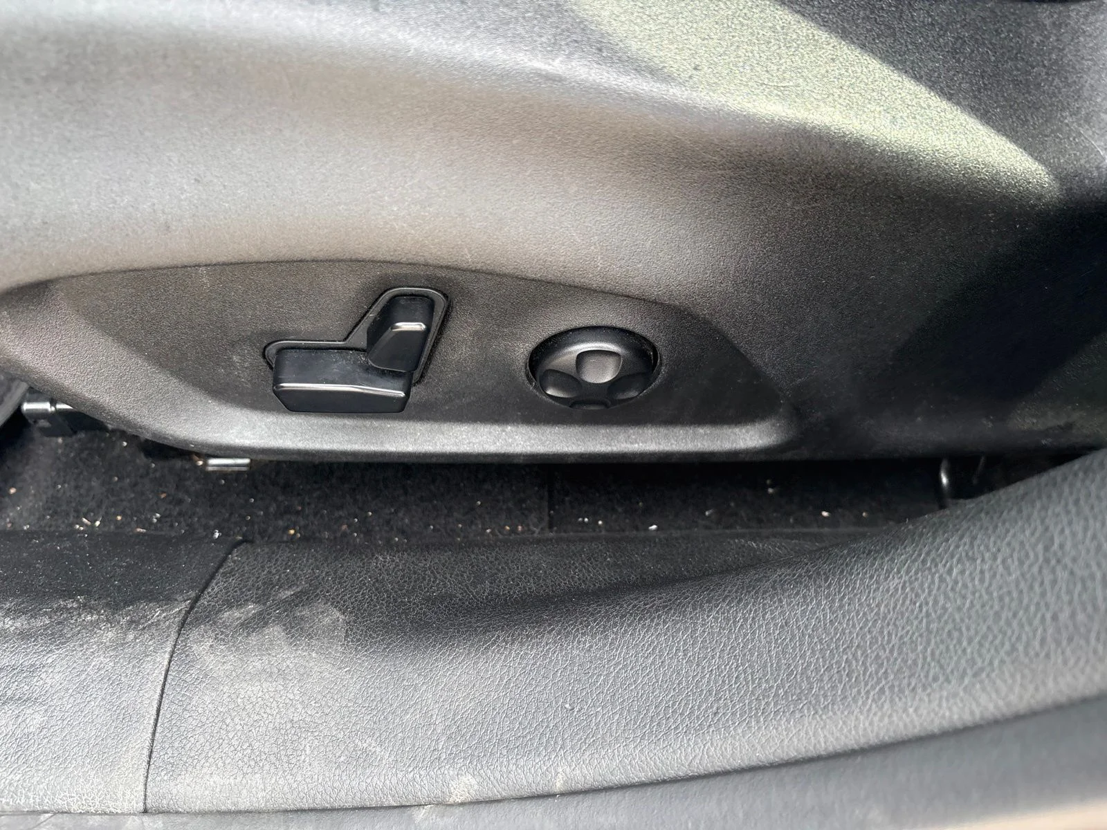 Used 2015 Black Jeep Limited image 9