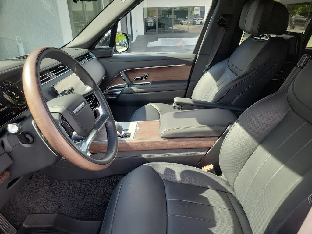 Used 2025 Belgravia Green Metallic Land Rover Autobiography image 17