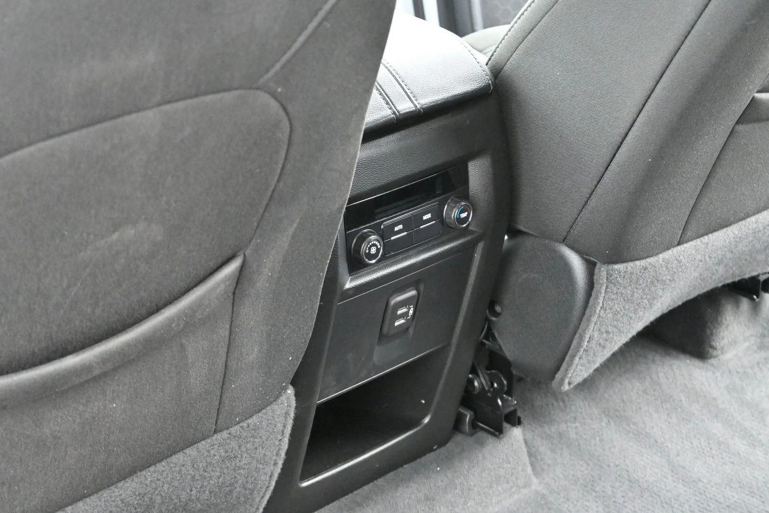 Used 2023 Summit White Chevrolet LT Cloth image 30