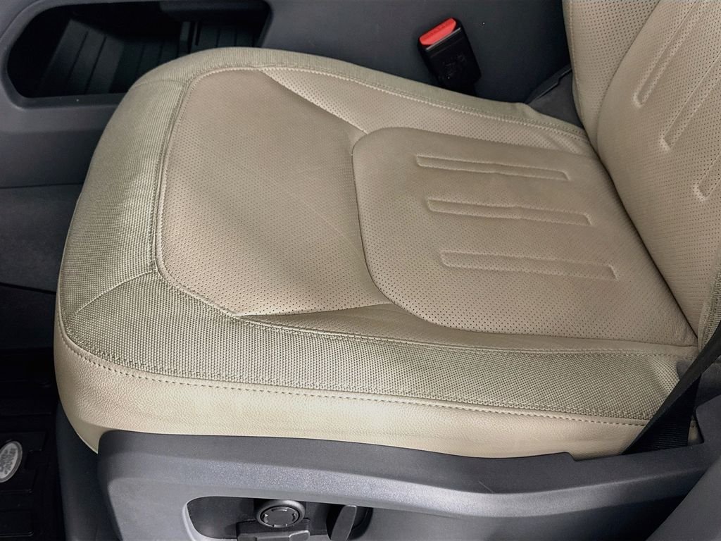 Used 2020  Land Rover First Edition image 18