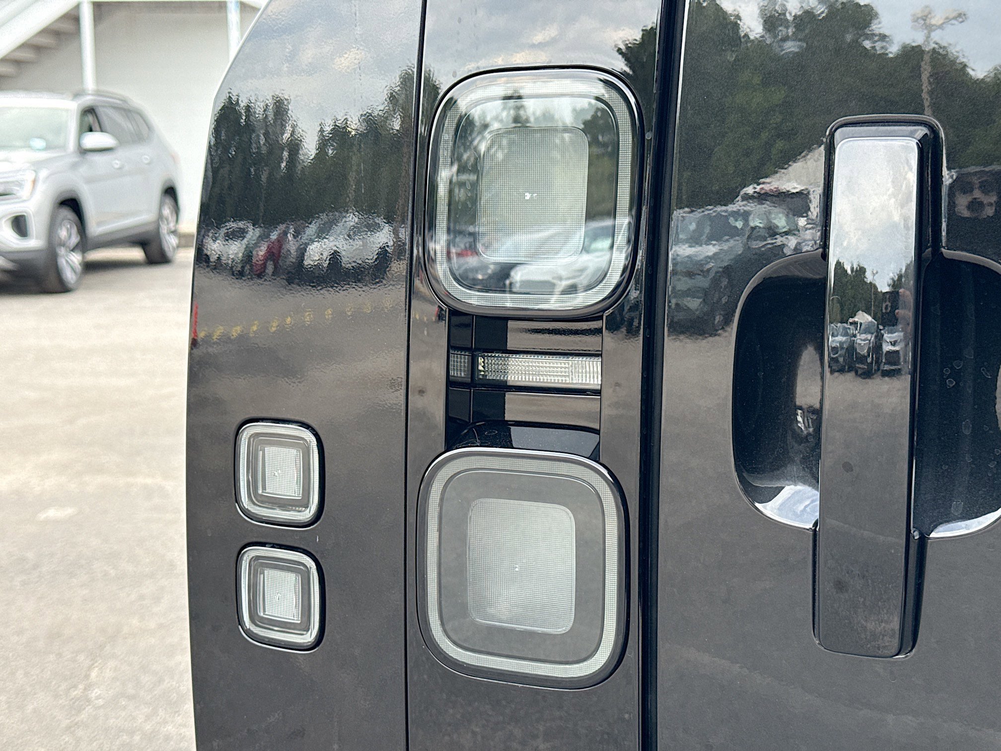 New 2026 Santorini Black Land Rover S image 10