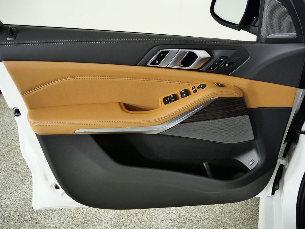 Used 2026 Mineral White Metallic BMW xDrive50e image 35
