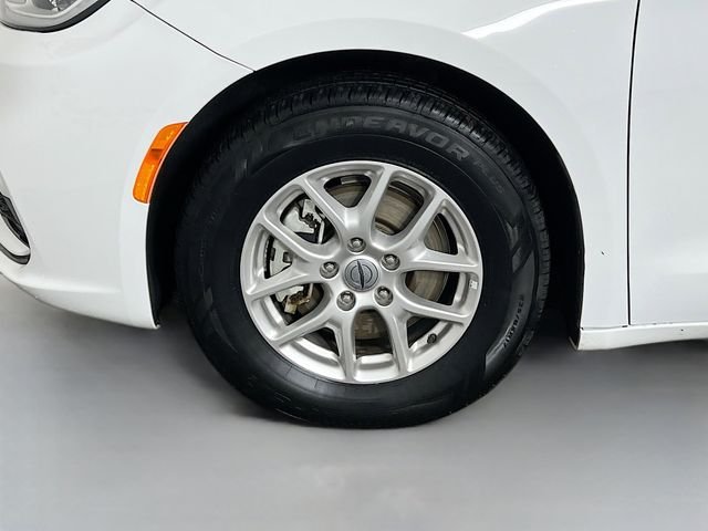 2024 Chrysler Pacifica Touring L - Photo 10