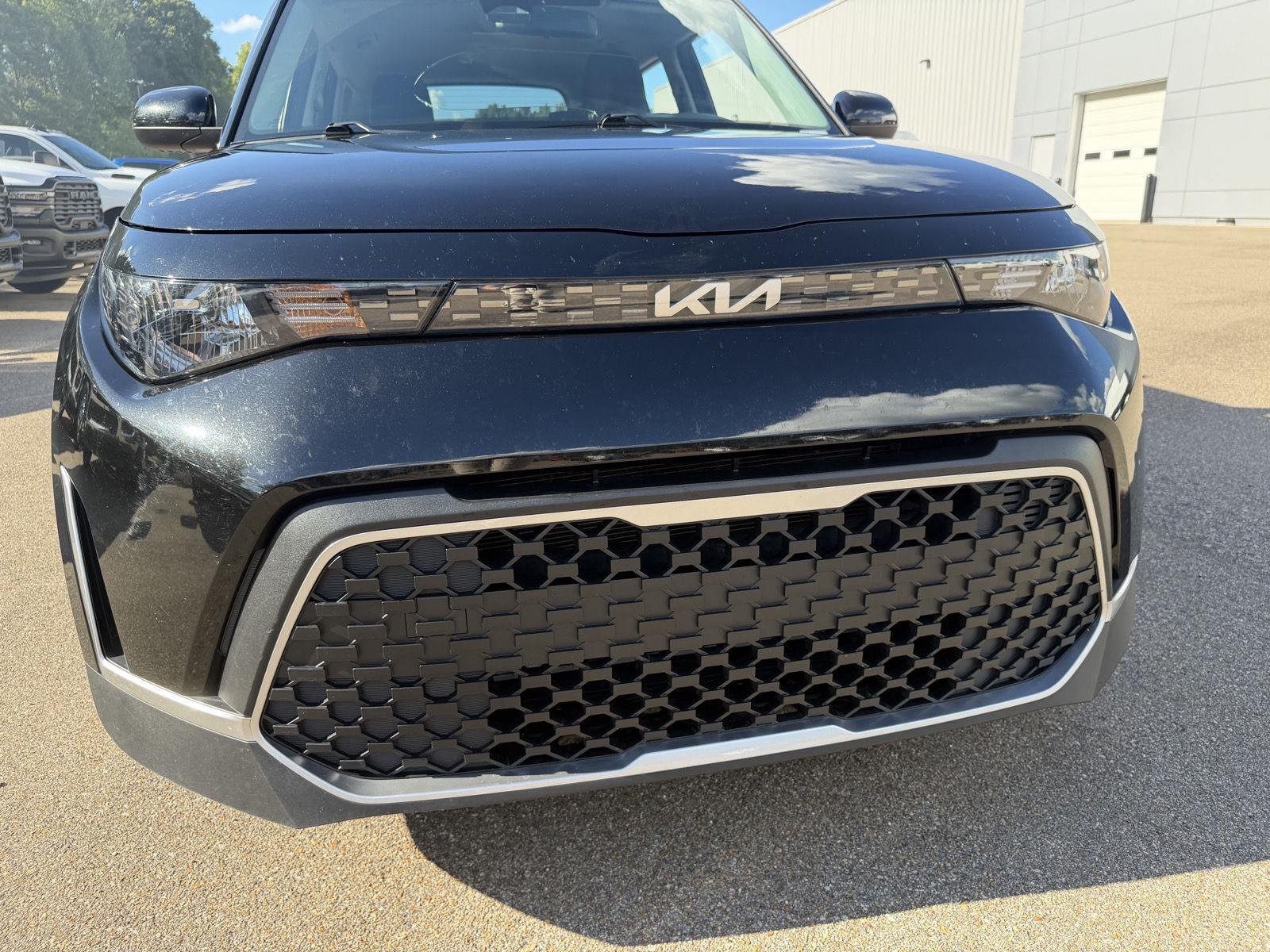 Used 2023 Fusion Black Kia LX image 23