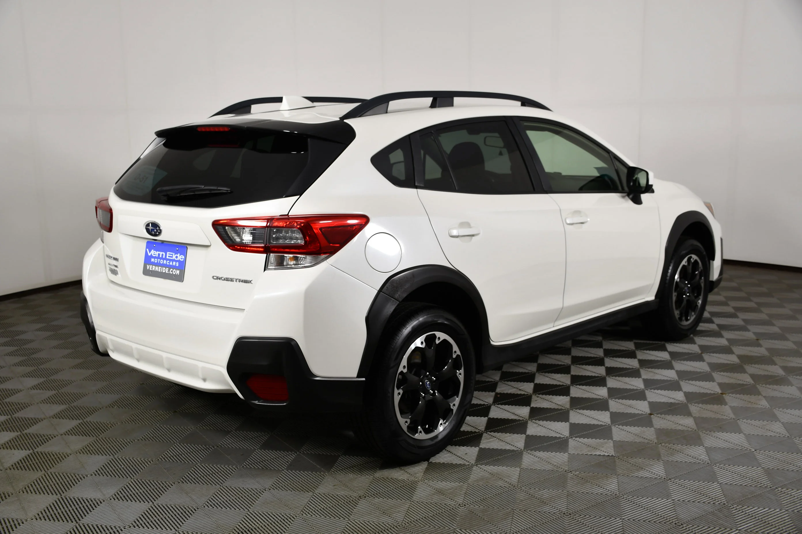 Used 2022 Crystal White Pearl Subaru Premium image 6