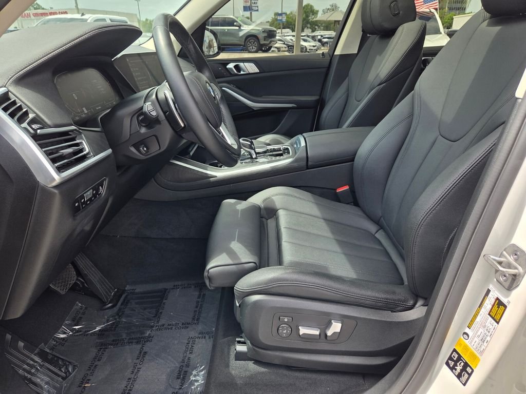 Used 2021 White BMW xDrive40i image 4