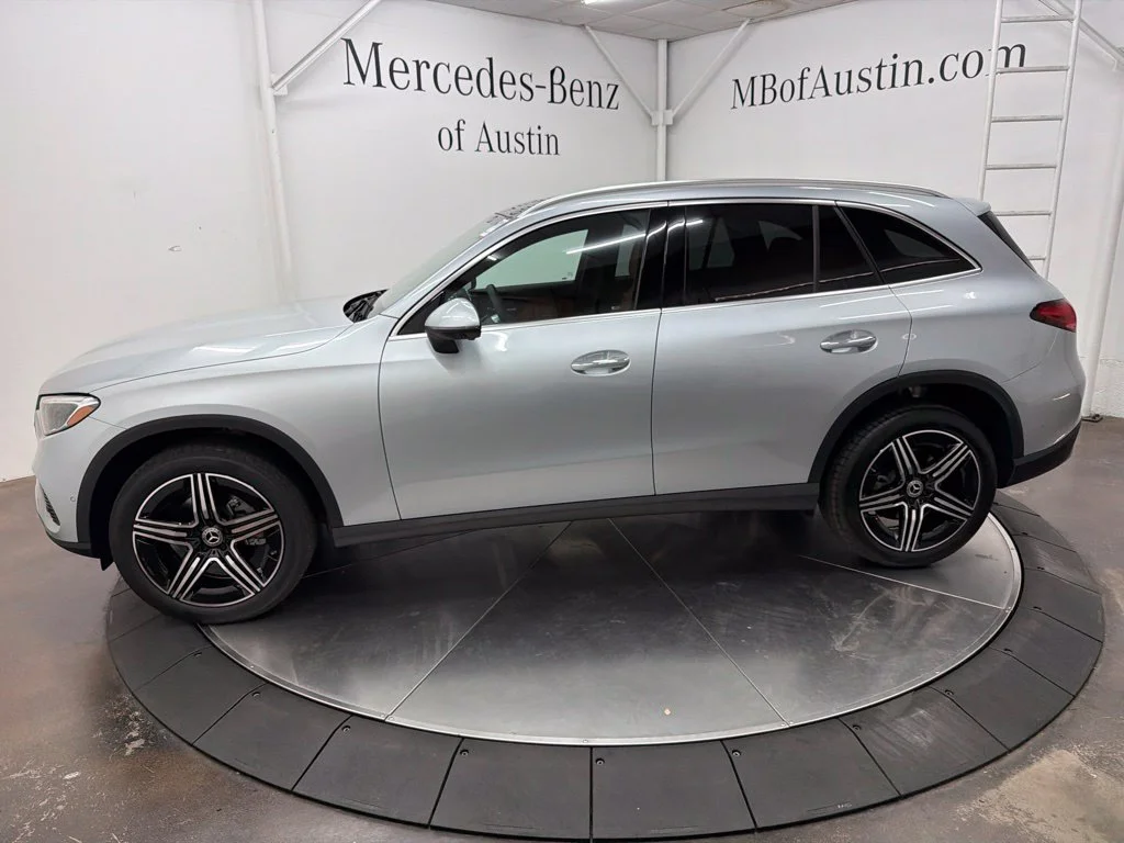 New 2027 Silver Mercedes-Benz GLC 300 image 4