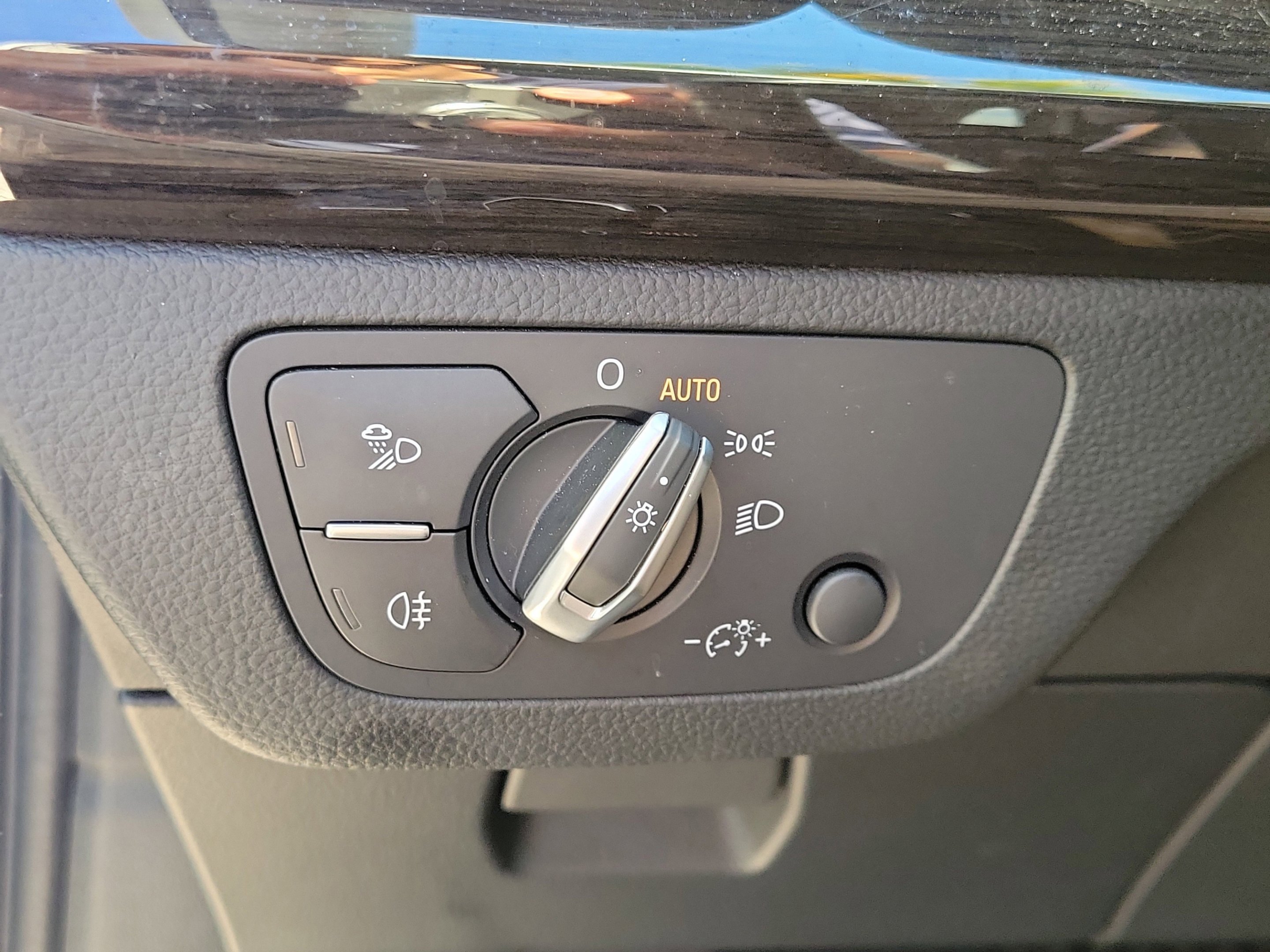 Used 2019  Audi Premium image 12