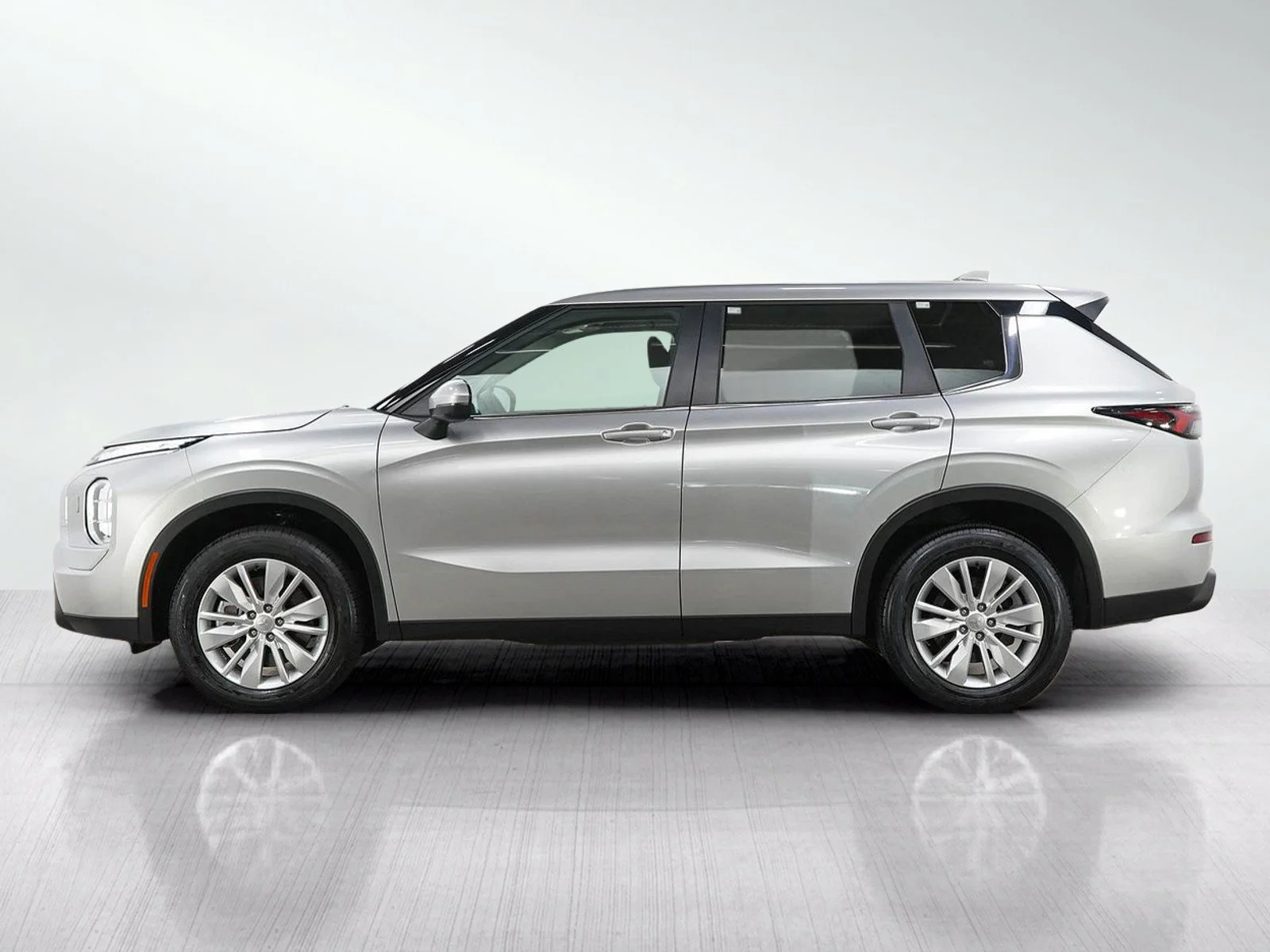 Used 2025 Mitsubishi Outlander ES with VIN JA4J4UA80SZ020925 for sale in Burnsville, Minnesota