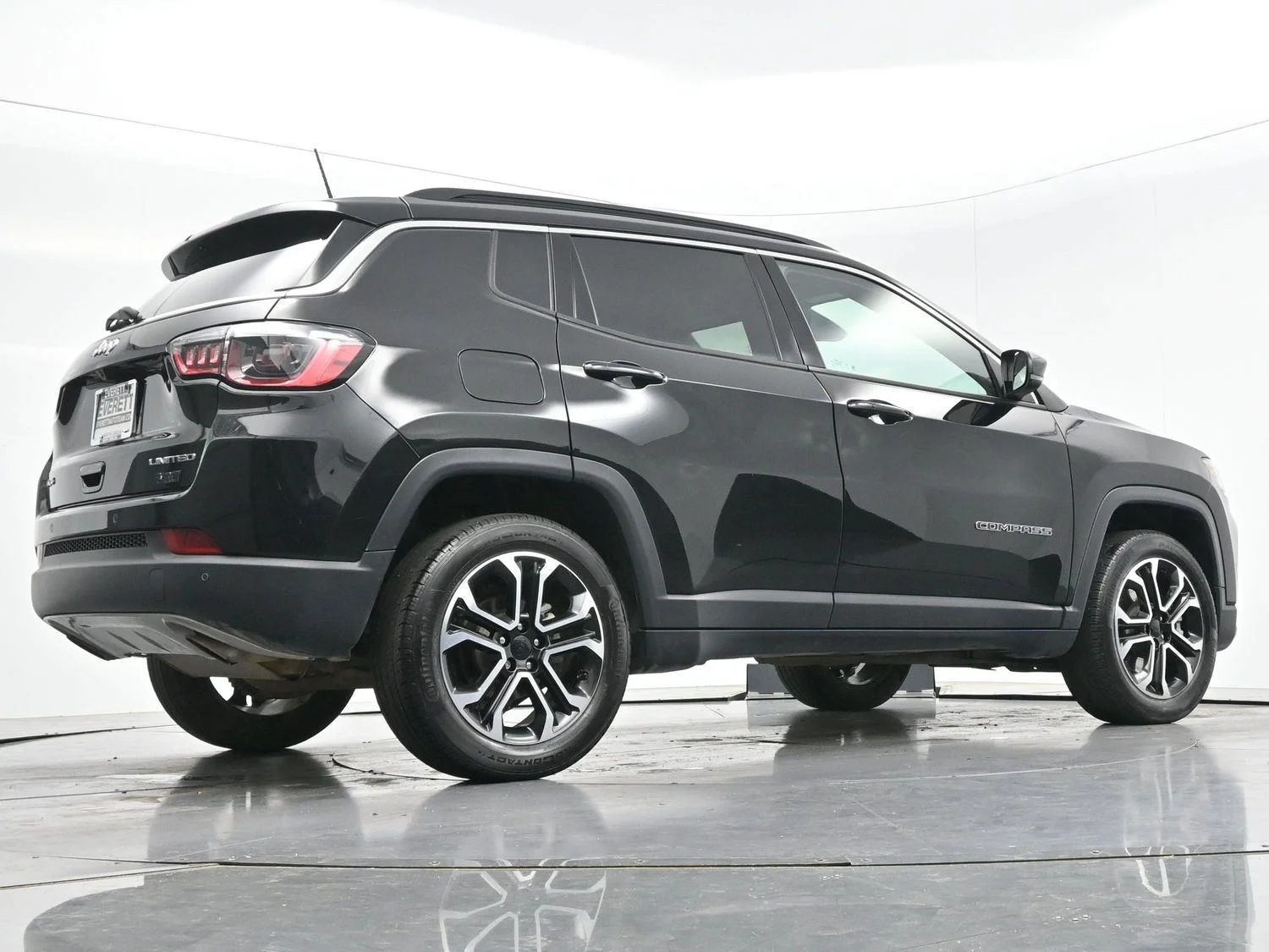 Used 2023 Diamond Black Crystal Pearlcoat Jeep Limited image 48