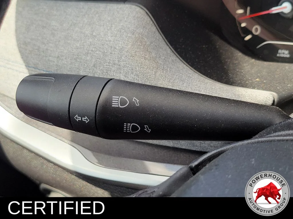 Used 2024  Jeep Latitude image 29