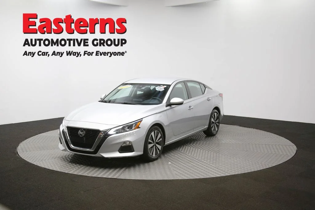 Used 2022 Silver Nissan 2.5 SV image 50