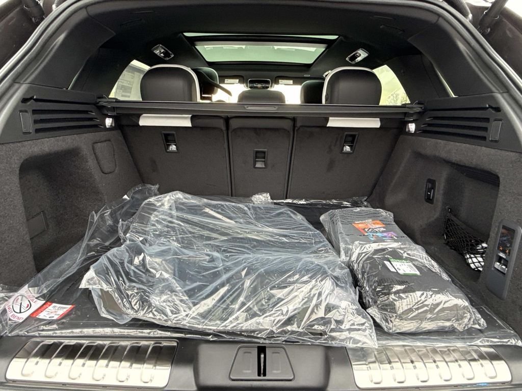 New 2026 Charente Grey Land Rover Dynamic SE image 15