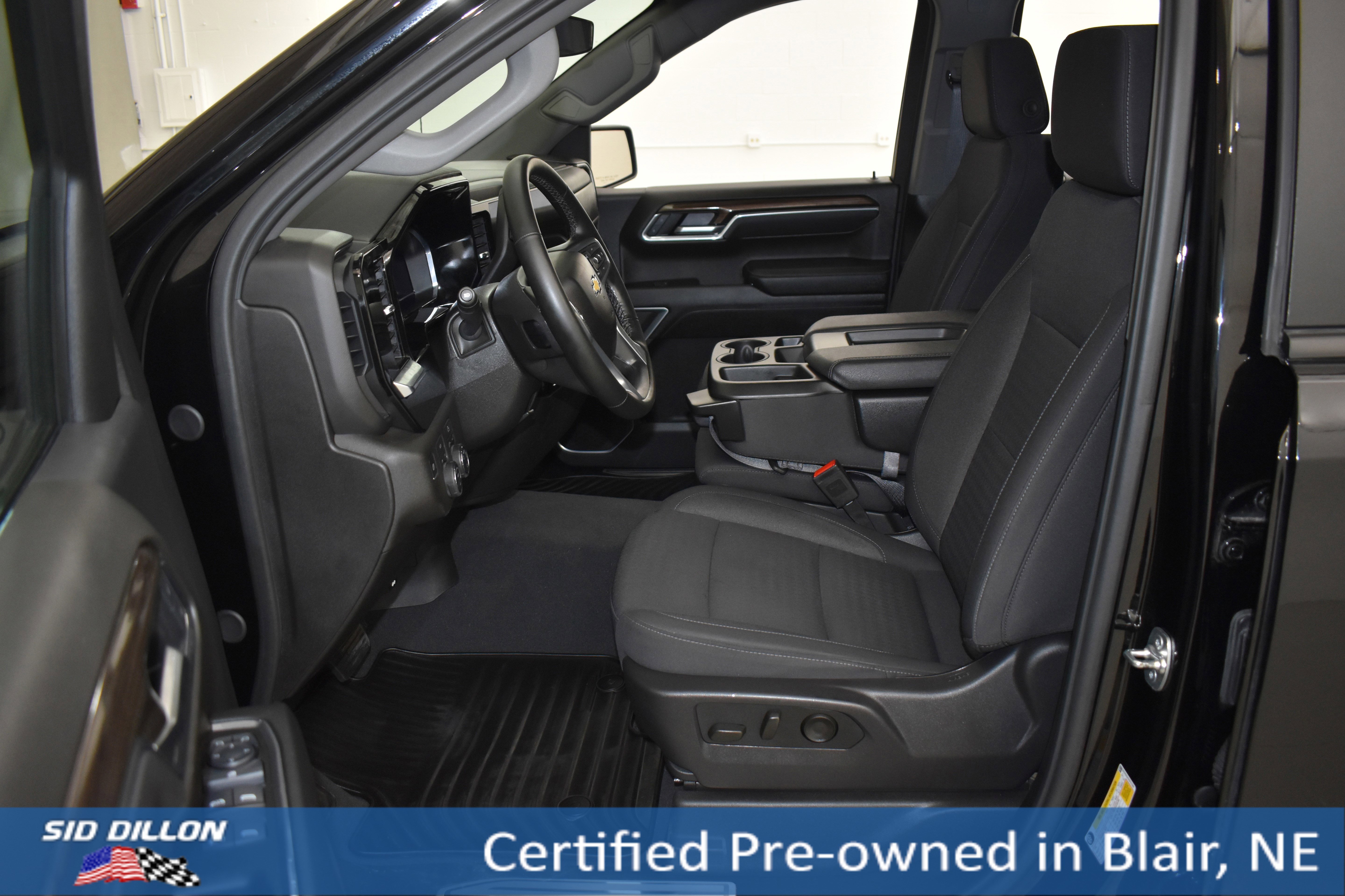 Used 2025 Black Chevrolet LT image 7