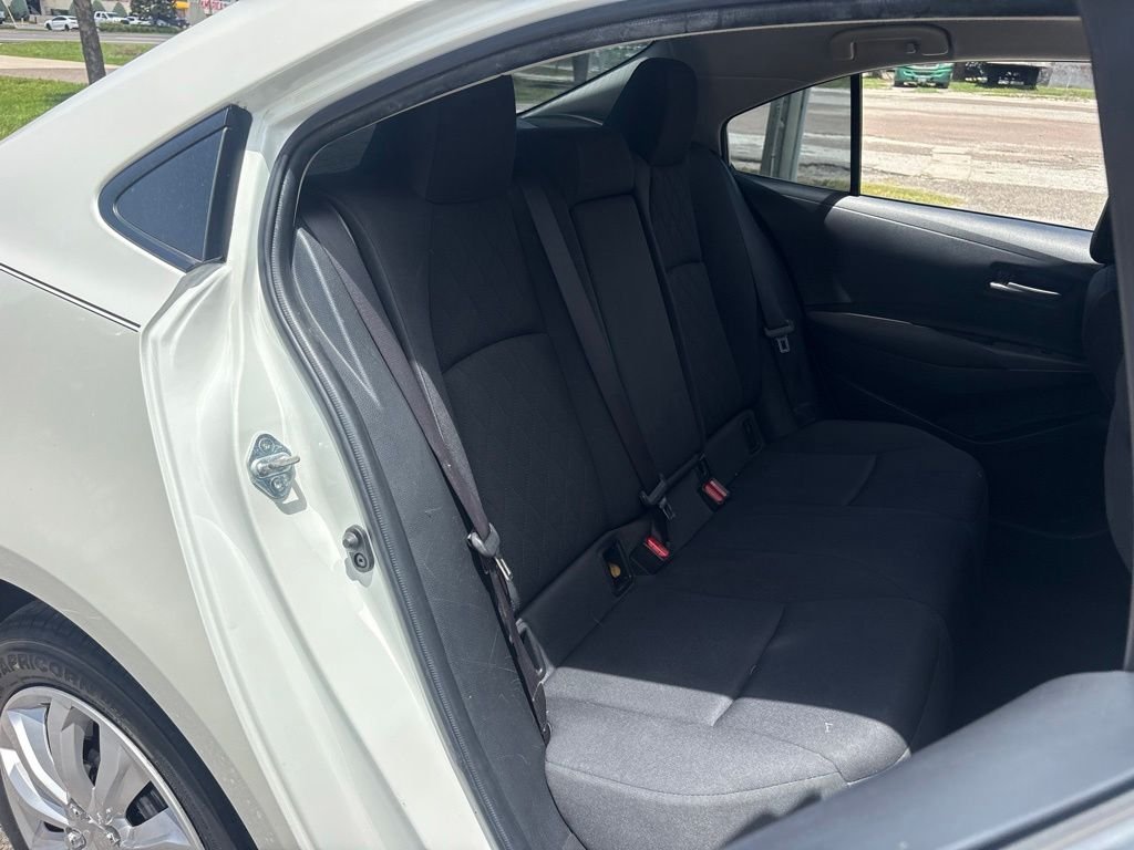 Used 2020 White Toyota LE image 14