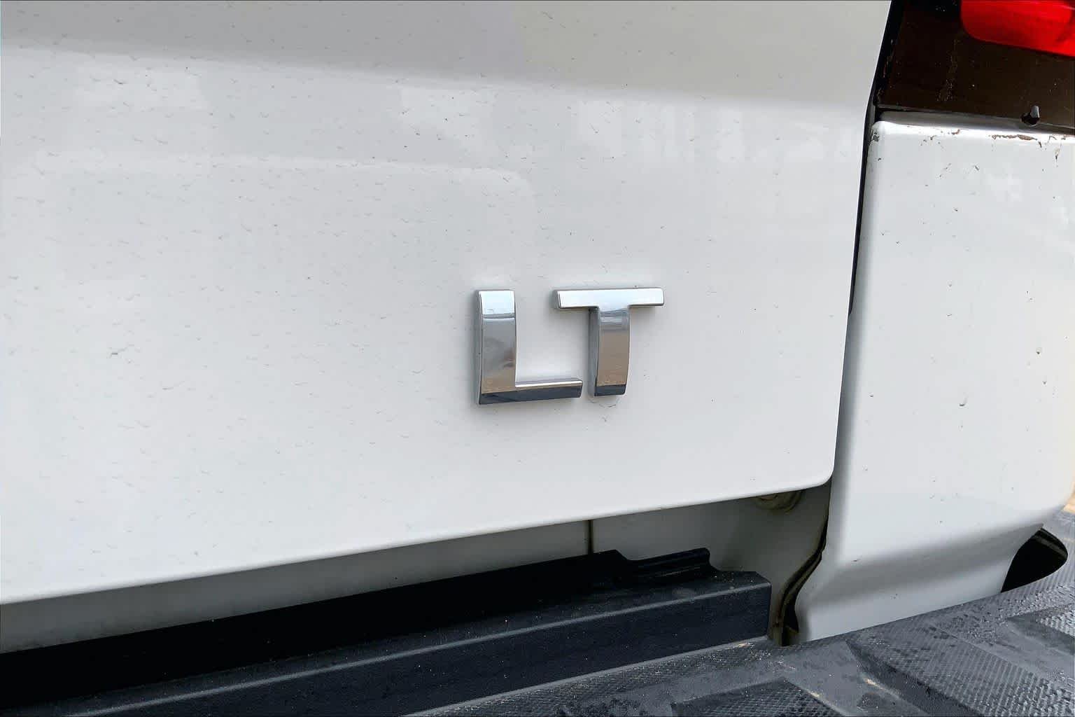 Used 2016 Summit White Chevrolet LT image 29