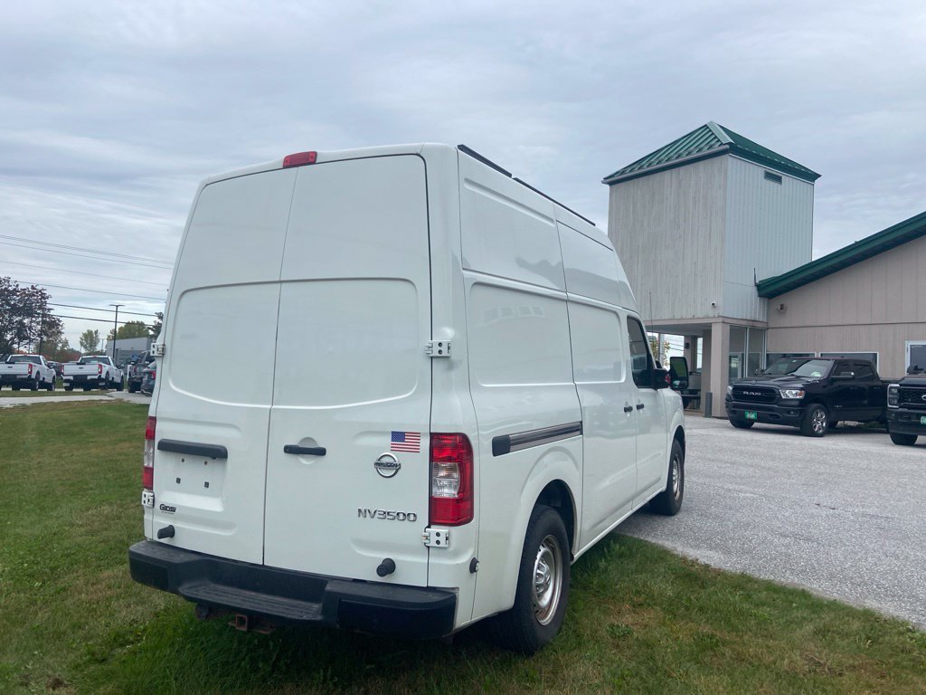 Used 2020 Glacier White Nissan S image 5