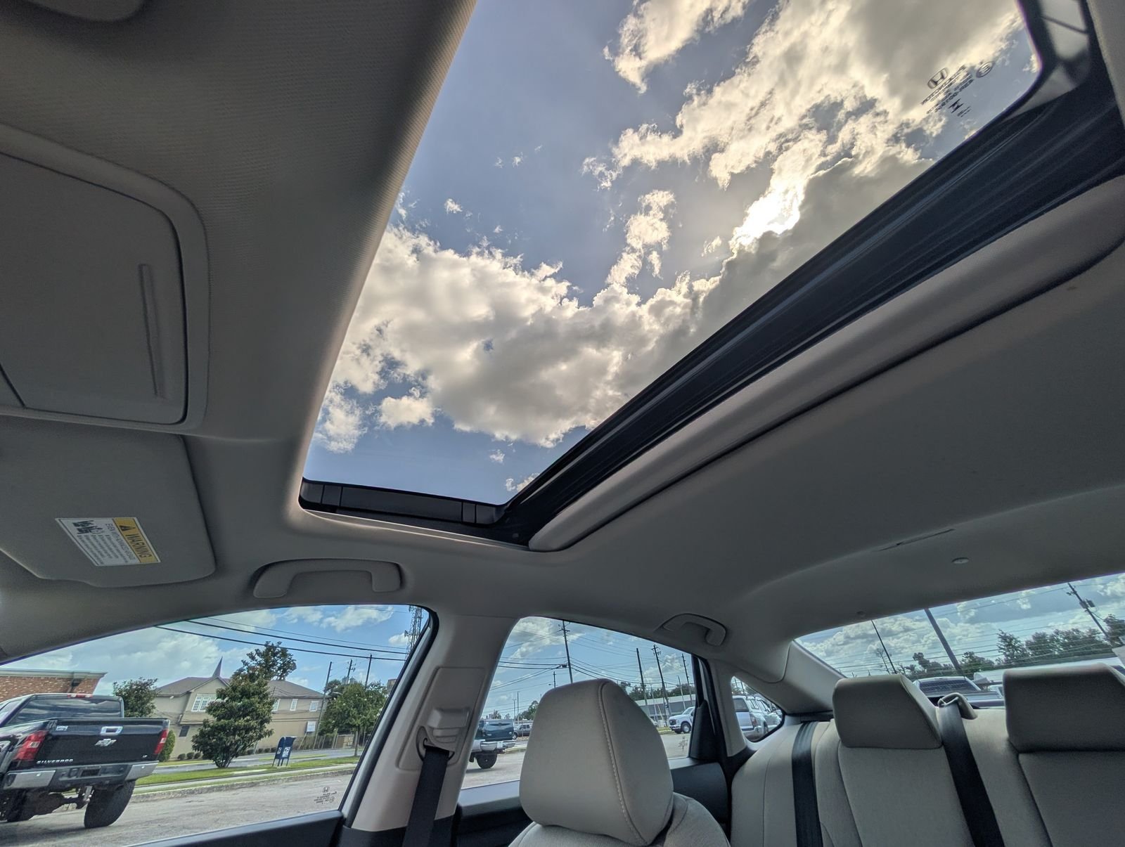 Used 2025 White Honda SE image 14
