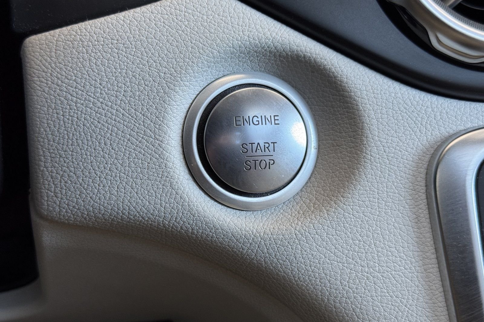 Used 2020 Iridium Silver Metallic Mercedes-Benz 250 image 25