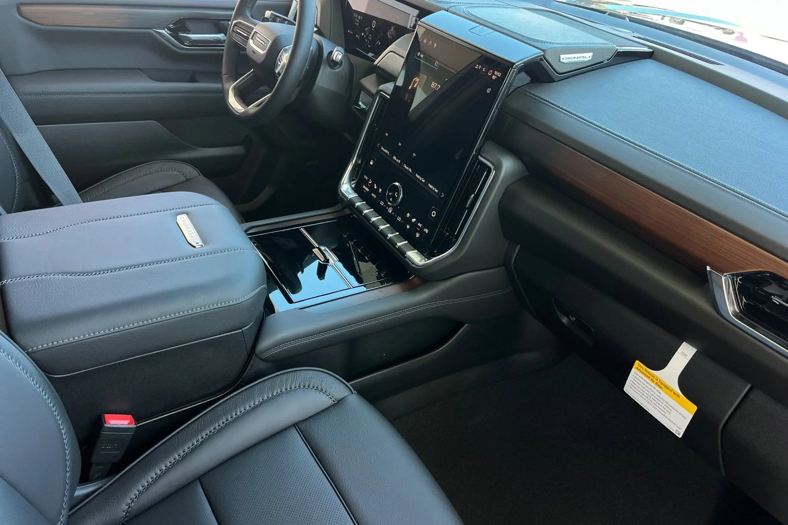 2026 GMC Yukon XL Denali - Photo 15