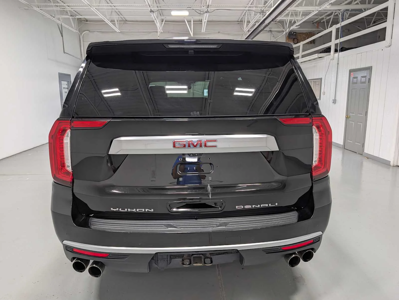 Used 2023 ONYX BLACK GMC Denali image 9
