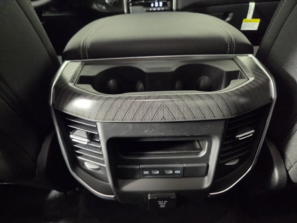 New 2026 Diamond Black Crystal Pearl-Coat Exterior Paint RAM Big Horn image 18