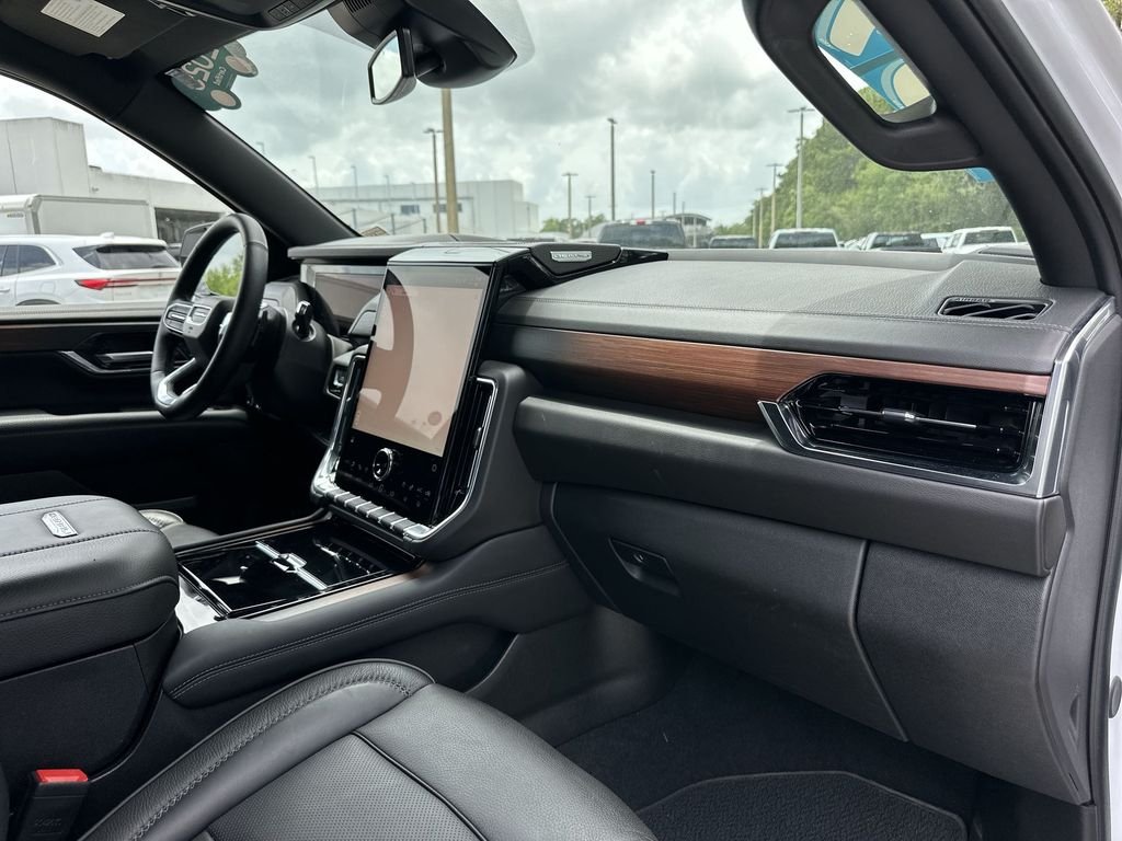 2025 GMC Yukon XL Denali - Photo 28