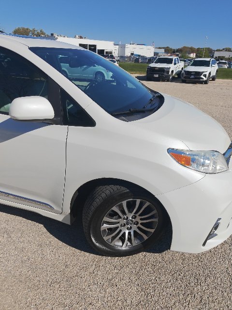 2019 Toyota Sienna XLE - Photo 10