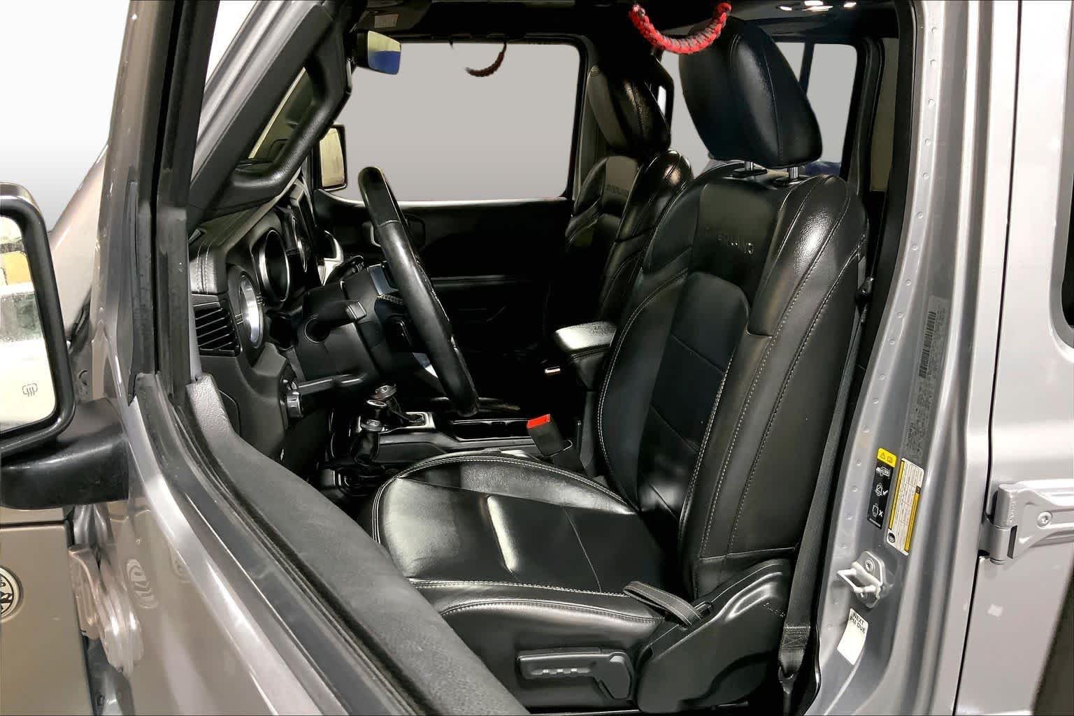 Used 2020 Billet Silver Metallic Clearcoat Jeep Overland image 8