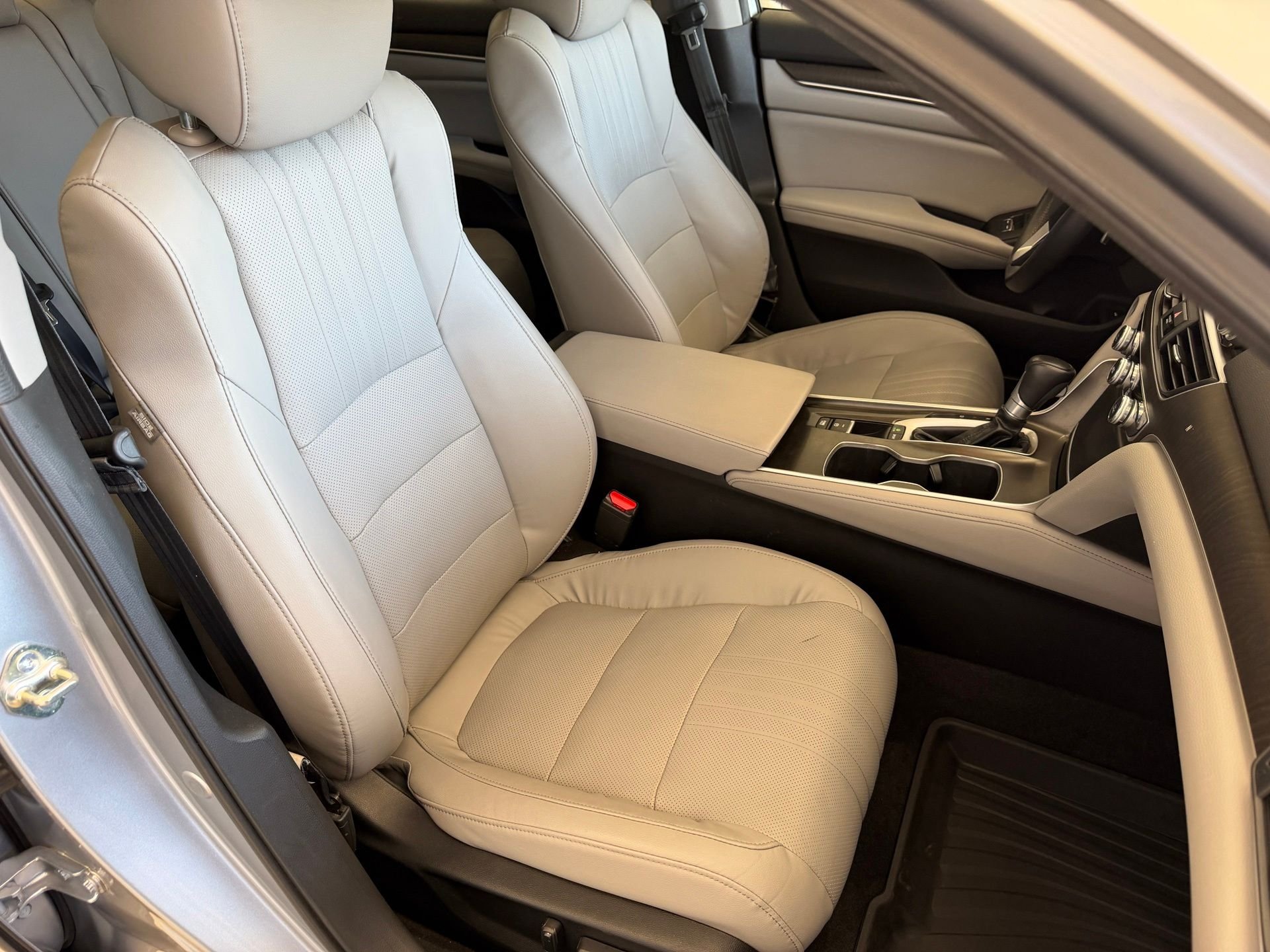 Used 2018 Silver Honda Touring image 46