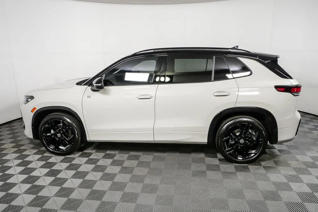 New 2026 Sandstone w/Deep Black Roof Volkswagen SE R-Line Black image 29