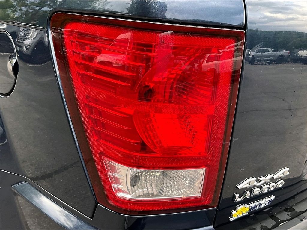 Used 2009 Modern Blue Pearlcoat Jeep Laredo image 32