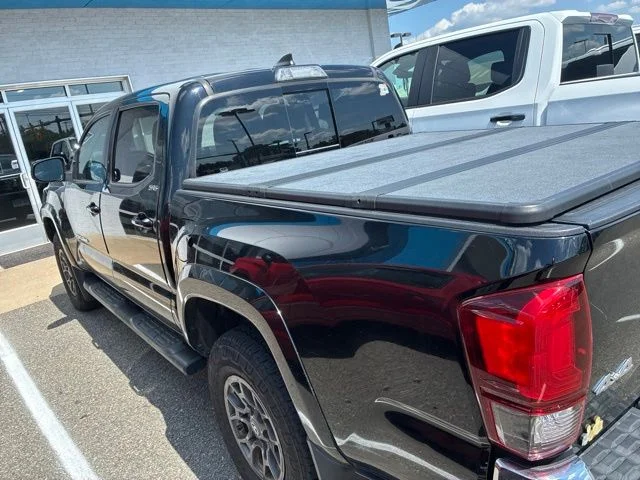 Used 2018 Black Toyota SR5 image 3