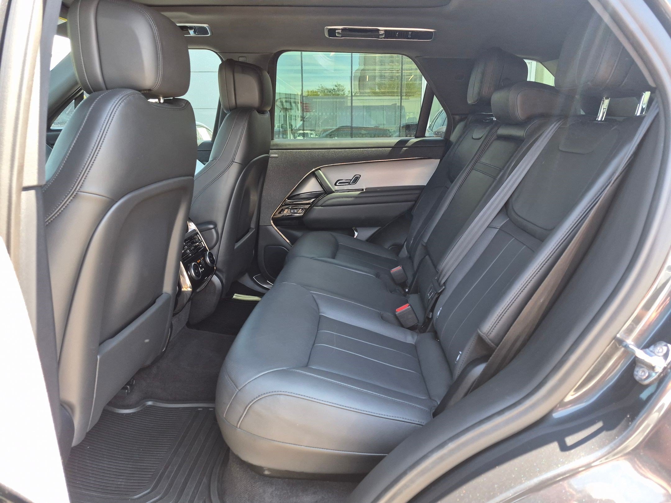 Used 2024 Gray Land Rover Dynamic SE image 26