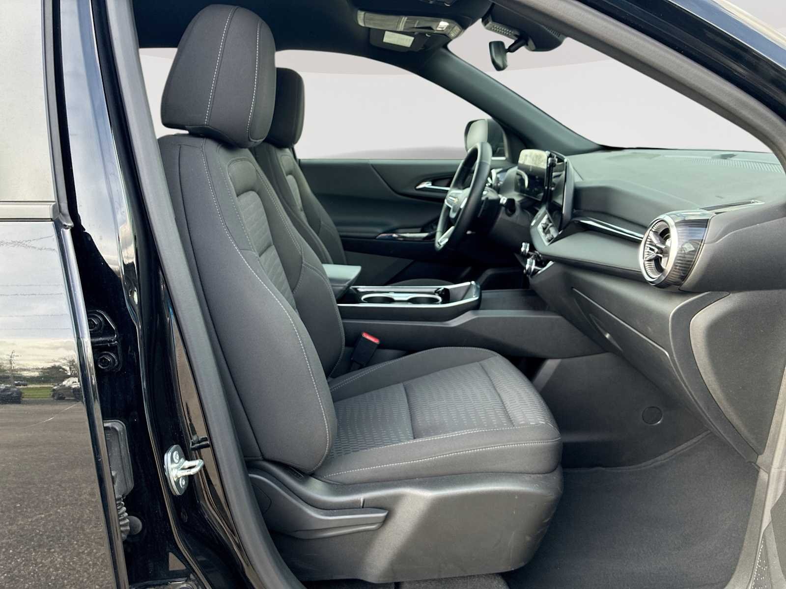2025 Chevrolet Equinox LT - Photo 28