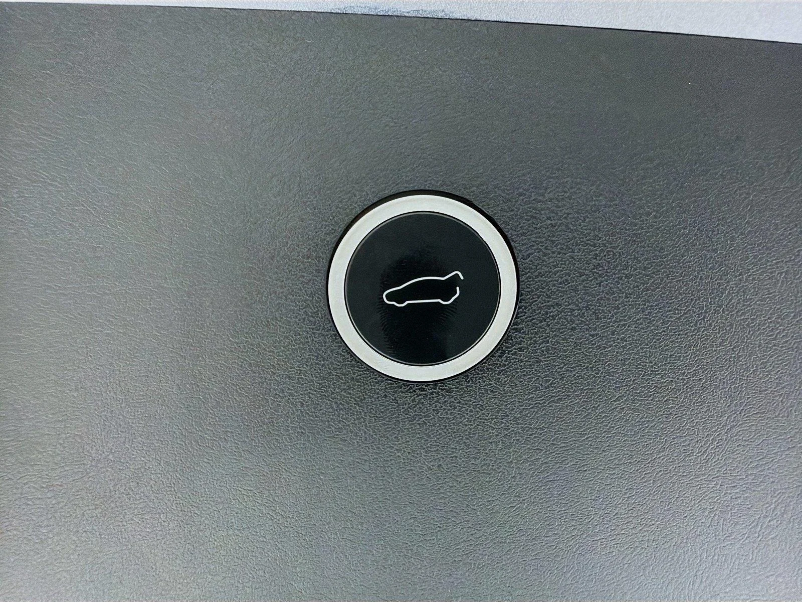 Used 2018  Tesla 100D image 23