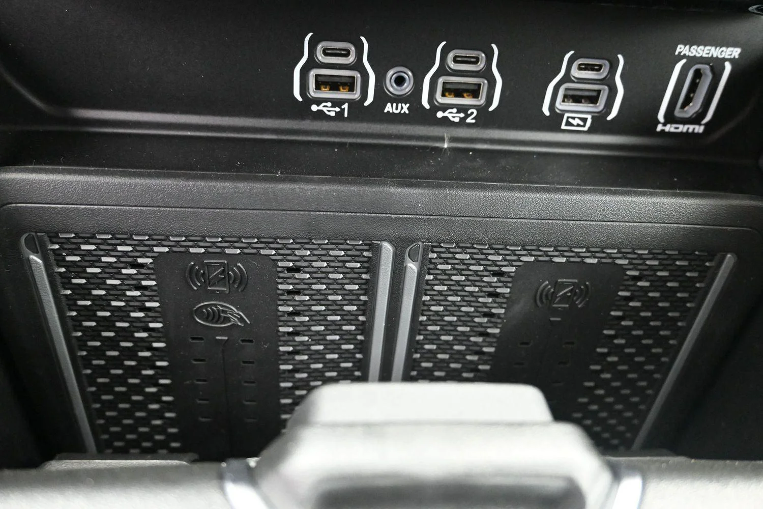 New 2026 Bright White Clear-Coat Exterior Paint RAM Laramie image 33
