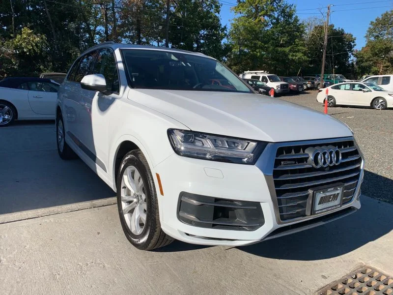 Used 2019 White Audi 55 TFSI Premium Plus Sport Utility 4D image 20