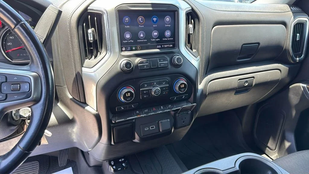 Used 2020 SUMMIT WHITE Chevrolet LT image 24